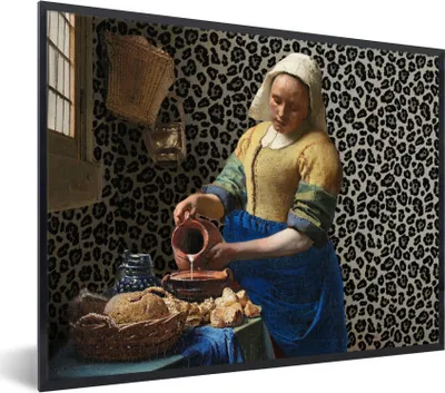 Produktbild von MuchoWow® Gerahmtes Poster Milchmädchen - Kunst - Pantherdruck - Vermeer - Gemälde - Alte Meister 80x60 cm - Poster mit Schwarzem Bilderrahmen Wandposter Rahmen Foto Bilder - Schwarzem - Mit Gestell