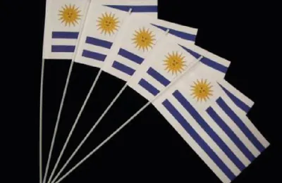 Produktbild von Papierfähnchen Uruguay 50 Stück