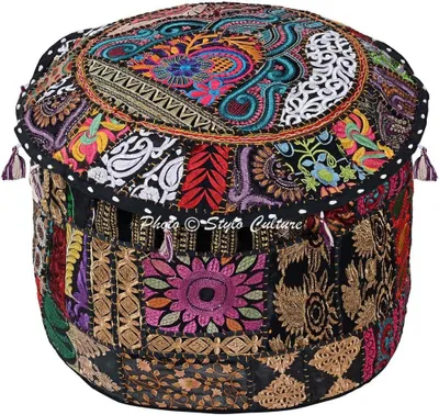 Produktbild von Schwarzer bestickter Patchwork-Bezug aus Baumwolle für osmanische Hocker und Poufs mit Blumenmuster