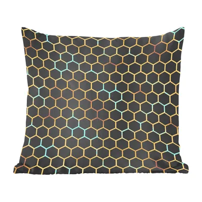 Produktbild von MuchoWow® Zierkissen Sofakissen Wohnzimmer Dekokissen 45x45 cm Muster - Sechseck - Gold - Schwarz - Schlafpolster - Polster für das Sofa