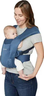 Produktbild von Ergobaby Embrace Soft Air Mesh Babytrage für Neugeborene ab Geburt, 2-Positionen Bauchtrage Baby Tragetasche Ergonomisch, Blue