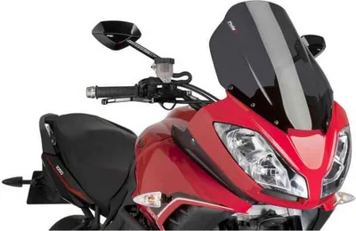 Imagen del producto de Visera Puig touring, color ahumado oscuro, de 500x355 mm, para Triumph