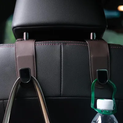 Immagine prodotto di 2 ganci in pelle marrone per organizer da auto