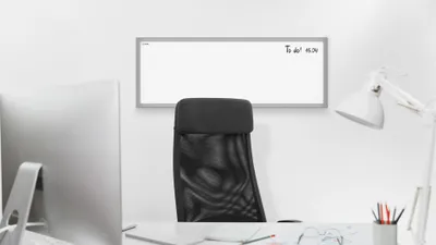 Zdjęcie produktu dla Tablica suchościeralna magnetyczna biała 30x70cm rama drewniana srebrna