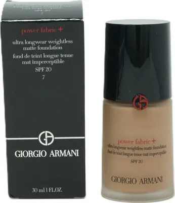 Immagine prodotto di Fondotinta opaco leggero a lunga tenuta Giorgio Armani Power Fabric+ n. 7