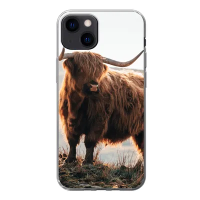 Produktbild von MuchoWow® Handyhülle Schutzhülle Hülle für iPhone 13 Schottische Highlander - Tiere - Ländlich - Landschaft - Kuh - Natur Silikon Softcase Handy Hülle - Karteninhaber