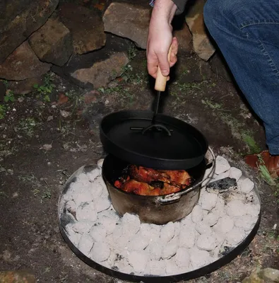 Produktbild von Robuster Dutch-Oven Gusseisentopf für Outdoor- und Campingkochen, 25,5 cm, 3 L