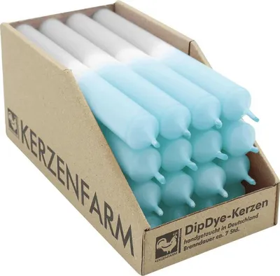 Produktbild von DIP DYE Stabkerzen aus Paraffin, 180/22 mm, Eisblau-Grau, KERZENFARM HAHN, Brenndauer ca. 7h, 16 Stück pro Verpackung