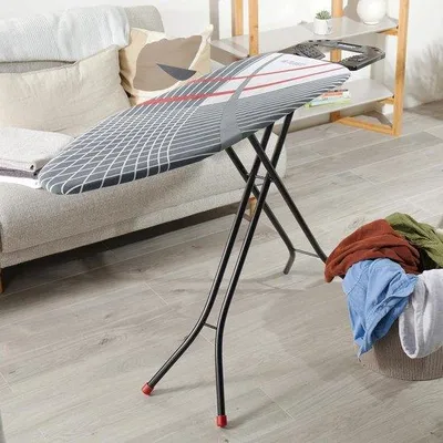Produktbild von Famanu Bügelbrett Zusammenklappbar Verstellbare Höhe Rutschfeste Füße - Bügelablage mit Hakenlöchern - Maschinenwaschbarer Bezug Leicht - 115 x 36cm