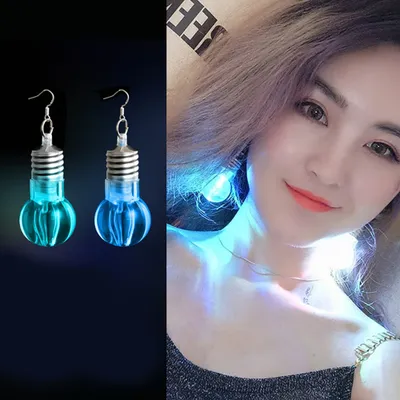 Produktbild von Zufällige Farbe Versilberte LED-Glühbirnen-Beleuchtung, Haken-Ohrringe, Party, Pub, Club, Damenschmuck, Dekor