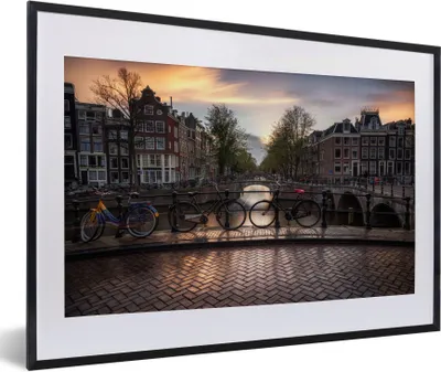 Produktbild von MuchoWow® Gerahmtes Poster Sonnenuntergang über der Keizersgracht in Amsterdam 60x40 cm - Poster mit Schwarzem Bilderrahmen Wandposter Rahmen Foto Bilder - Schlafzimmer - Plakat in Rahmen - Drucken