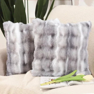 Produktbild von Set aus 2 weichen, flauschigen Dekokissenbezügen aus kurzem Wollsamt im n Stil für Sofa und Schlafzimmer, weiß/grau, 45 x 45 cm
