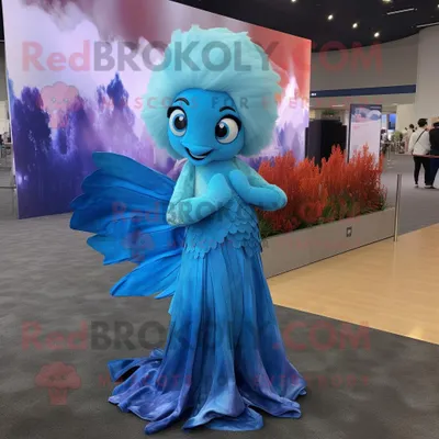 Produktbild von Himmelblauer REDBROKOLY Betta-Fisch Maskottchen Kostüm charakter bekleidet mit einem Abendkleid und Fäustlingen