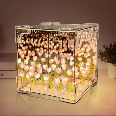 Productafbeelding van Minicee LED Tulp Lamp, Oneindige Spiegel Nachtlamp, USB Decoratieve Lamp, 12x12 cm, Cadeau voor de slaapkamer