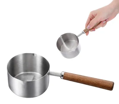 Immagine prodotto di Bicchiere graduato in acciaio inossidabile da 250 ml, con manico in legno e beccuccio versatore