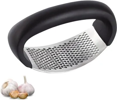 Imagen del producto de Ibenzoa®: Exprimidor de ajo de acero inoxidable, resistente a la corrosión. Diseño ergonómico con mango antideslizante (plástico), compacto (10,5 x 5 cm) y apto para lavavajillas
