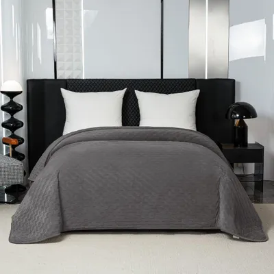 Obrázok produktu pre Elegantný prehoz na posteľ 220x200 cm s tmavosivým lemom