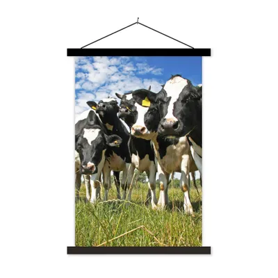 Produktbild von MuchoWow® Textilposter Kühe - Gras - Wiese - Tiere 60x90 cm mit schwarzem Rahmen - Poster Wohnzimmer