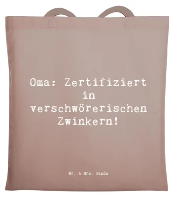 Produktbild von Mr. & Mrs. Panda Tote Bag Spruch Oma Zwinkern - Braun Pastell - Geschenk, Verbundenheit, Familie, Komplizenschaft, Omi, Geburtstage, Großmutter, Jutebeutel, Handarbeit