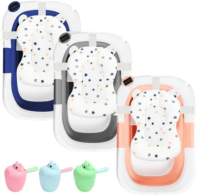 Three baby bathtubs in different colors (blue, gray, and pink/orange) are displayed side-by-side, each with a star-patterned bath mat. Below the bathtubs are three small, animal-shaped watering cups in pink, light blue, and green.