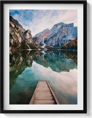 Produktbild von Blick auf See, Berge und Wälder– Wandbild mit Rahmen – Gerahmtes Bild  – Wanddekoration – 60x80 cm –  Schwarz Rahmen