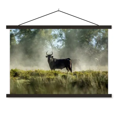 Produktbild von MuchoWow® Textilposter Schwarze Stiere in der Camargue 90x60 cm mit schwarzem Rahmen - Aufhängungssatz
