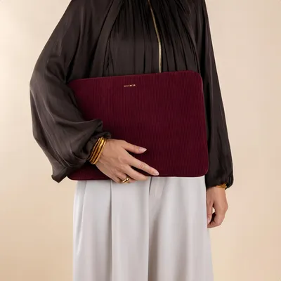Image de Housse pour ordinateur portable Selencia en velours côtelé, pour écrans de 15 à 16 pouces - Étui pour ordinateur portable - Bordeaux foncé