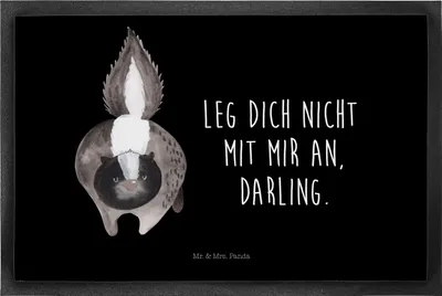 Produktbild von Mr. & Mrs. Panda Gummimatte Stinktier Angriff 50 x 75 cm - Schwarz - Geschenk, Skunk, fußmatte, wütend, Schmutzfänger, Drohung, Fußabstreifer, Schmutzfangmatte, Stinker