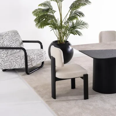Zdjęcie produktu dla Beżowe krzesło drewniane o eleganckim wyglądzie