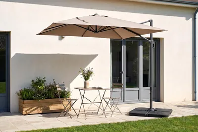 Produktbild von NAVAGIO 2,5 x 2,5 m Offset-Sonnenschirm aus Aluminium – 360° drehbar und neigbar – Taupe
