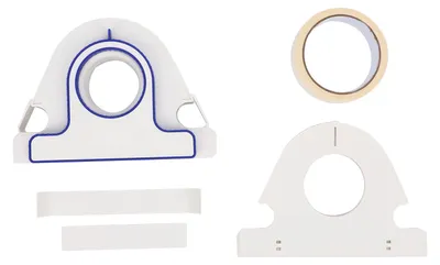 Produktbild von Abdeckband-Applikator und 25 mm breite weiße Aufkleberrolle zum Abdecken von Farbspendern, zum Schneiden von Fenster- und Türrahmen