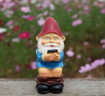 Produktbild von Gartenkobold Standfigur - Humorvolles Deko-Element für Innen und Außen