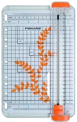 Produktbild von Fiskars Papierschneider 22Cm A5 Surecut Plus