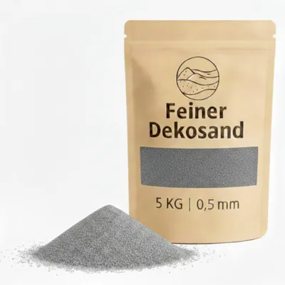 Productafbeelding van Deko-Sand 5 kg, lichtgrijs, diameter 0,5 mm. Geschikt voor het vullen van vazen en andere glazen objecten, als decoratief vulmateriaal