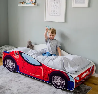Produktbild von Autobett Kinderbett Jugendbett 70x140 | 80x160 mit Rausfallschutz Matratze optional | Kinder Spielbett Rennfahrer 140x70 cm