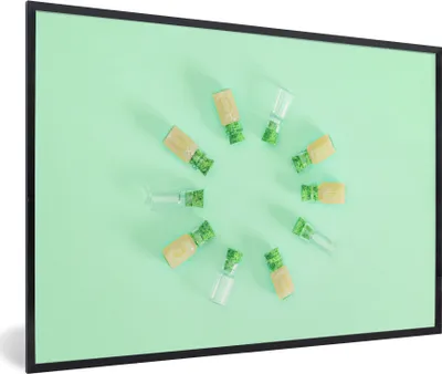 Produktbild von MuchoWow® MuchoWow® Gerahmtes Poster Flaschen auf mintgrünem Hintergrund 90x60 cm - Poster mit zchwarzem Bilderrahmen - Fotorahmen - Foto-Plakat