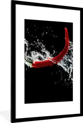 Produktbild von MuchoWow® Gerahmtes Poster Chilischote - Stilleben - Wasser - Schwarz - Rot 60x90 cm - Poster mit Schwarzem Bilderrahmen Wandposter Rahmen Foto Bilder - Dekoration - Wandposter Wohnzimmer - Hochwertig
