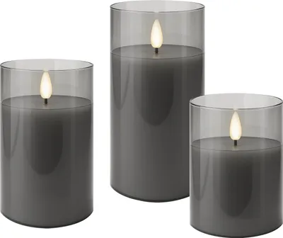 Produktbild von Goobay 3er-Set LED-Echtwachs-Kerzen im Glas, grau-transparent - mit Timerfunktion und 3D-Flammenkegel, batteriebetrieben, warmweiß (2700 K)