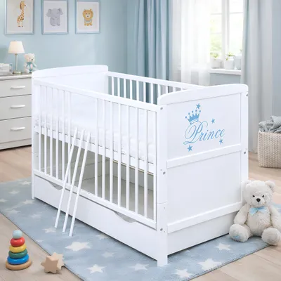 Produktbild von Baby-Delux Babybett Gitterbett Kinderbett Natalie Prince 2in1 140x70 Weiß Beißschienen mit Schublade Matratze, höhenverstellbar