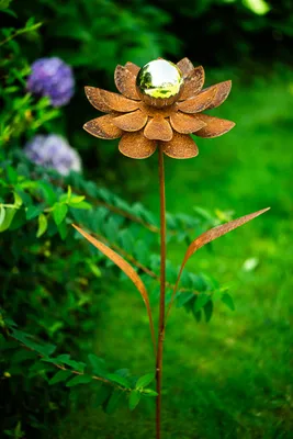 Produktbild von Gartenstecker Blume Metall Gartendeko Rost Edelrost rostiger Beetstecker 110cm Deko Rostfigur für den Garten mit Edelstahl Kugel A