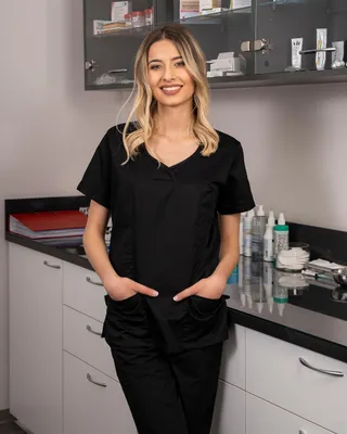 Imagen del producto de Bata para mujer, manga corta, cuello en V, talla L, ideal para profesiones de cuidado