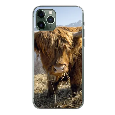 Produktbild von MuchoWow® Handyhülle Schutzhülle Hülle für iPhone 11 Pro Schottischer Highlander - Berg - Schnee Silikon Softcase Handy Hülle - Handy