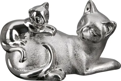 Produktbild von Gilde Porzellan Skulptur Katze silberfarben, glänzend und mit Oberflächenstruktur Katze mit Junges auf dem Rücken H: 12.40 cm B: 20.30 cm T: 10.40cm 32393