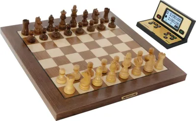 Produktbild von Millennium Schachcomputer Chess Genius Exclusive M820, Echtholz/Plastik, Braun, 400 x 400 x 20 mm, Vollautomatische Figurenerkennung, Online-fähig mit ChessLink & Lichess, Einstellbare Erkennungsgeschwindigkeit, Schachtrainer, Eröffnungsbibliotheken, 81 LEDs, Schachuhr, Modular, Regelbare Spielstärke