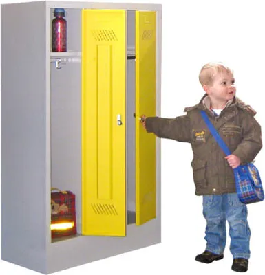 Produktbild von Spindschrank f. Kindergärten - mit Sockel - Höhe 1.300 mm - 3 Abteile a 250 mm - Drehriegel - resedagrün