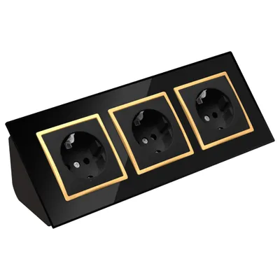 Produktbild von Glas Ecksteckdose 3-fach Steckdose Steckdosenblock 45° Verteilerdose schwarz mit goldenem Rand.