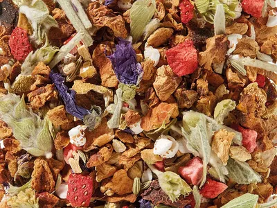 Produktbild von 1 kg  Früchteteemischung k.b.A. mit Bergtee Buchweizen/Ingwer & Frucht DE-ÖKO-006 VO2018/848 aromatisiert Orange-Tonka-Ingwer-Note