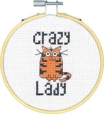 Imagen del producto de Kit de bordado a punto de cruz "Learn a Craft, Crazy Cat Lady" de la marca Dimensions, con aro, diámetro de 10,1 cm