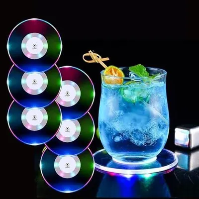 Produktbild von 6er-Set Bunt LED Untersetzer für Getränke, ON/Off Wasserdicht Rund Untersetzer Acryl für Gläser Flaschen Partys Hochzeiten Bar Weihnachten Pub