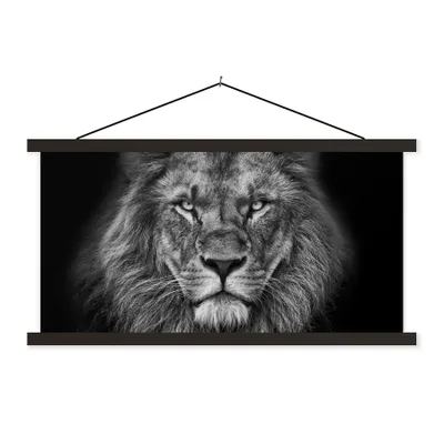 Produktbild von MuchoWow® Textilposter Tiere - Löwe - Schwarz - Weiß - Porträt 120x60 cm mit schwarzem Rahmen - Dekoration Schlafzimmer